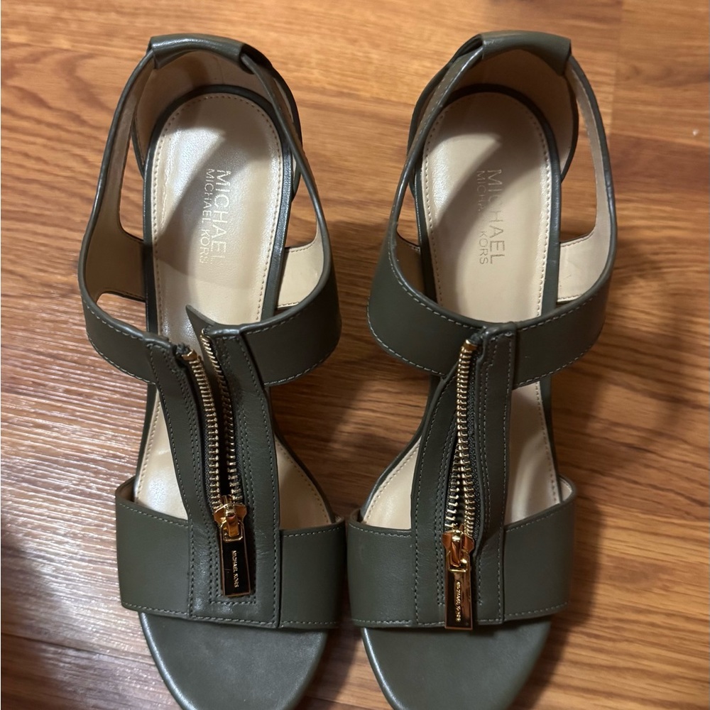 Michael Kors Olive Leather Sandals (worn once) size 7.5